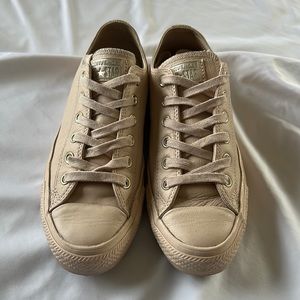 Chuck Taylor all star platform leather, size 8, tan color